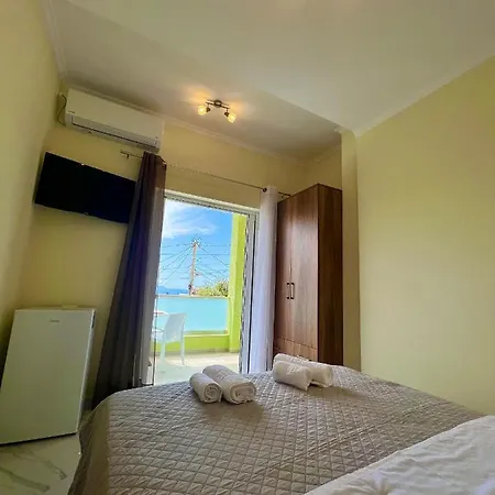 Oscar's Drymades Apartment *